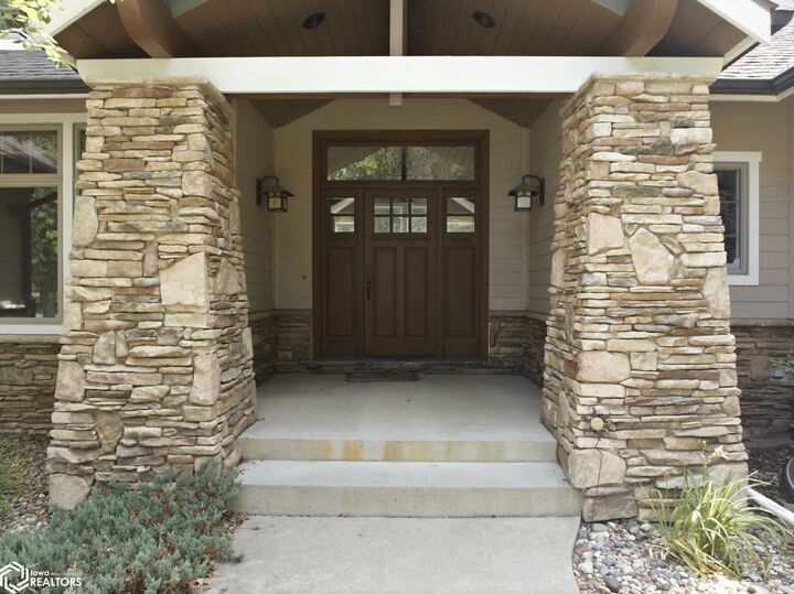 Property Photo:  95 Oak Run Drive  IA 50401 