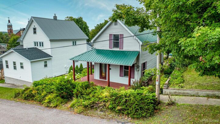 Property Photo:  844 Eighth Street  MI 49945 
