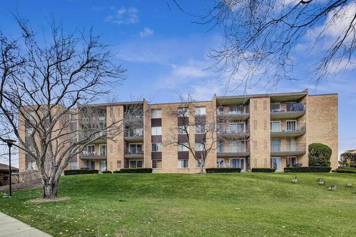 Property Photo: 1101 S Hunt Club Drive 204 IL 60056