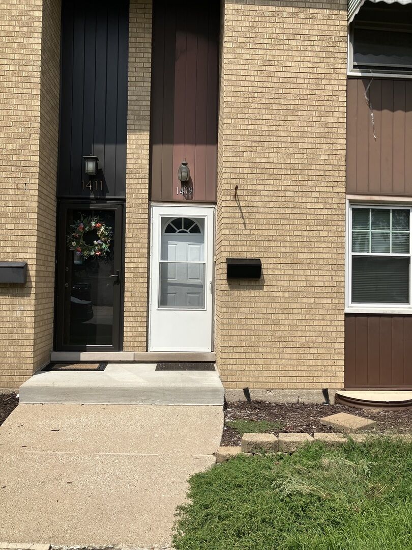 Property Photo:  1409 W Le Moyne Street 1409  IL 60160 