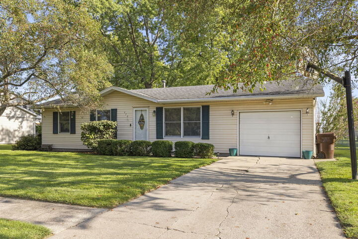 Property Photo:  476 E 3rd Street  IL 60941 