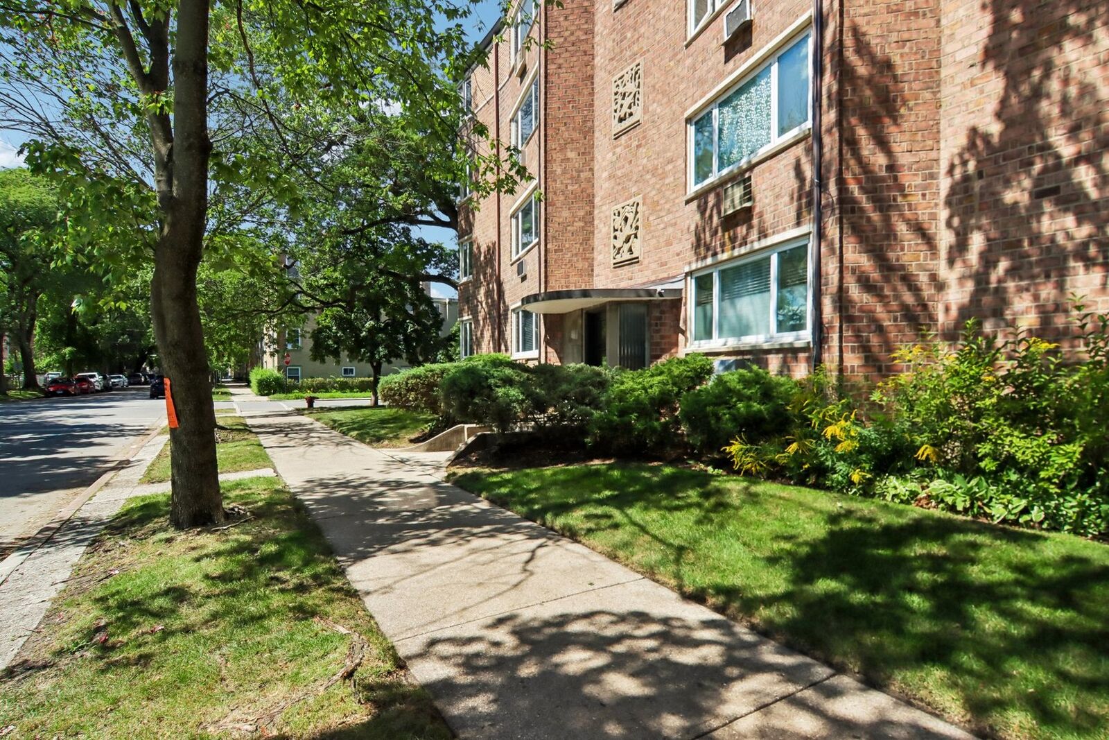 Property Photo:  1922 W Norwood Street Gb  IL 60660 
