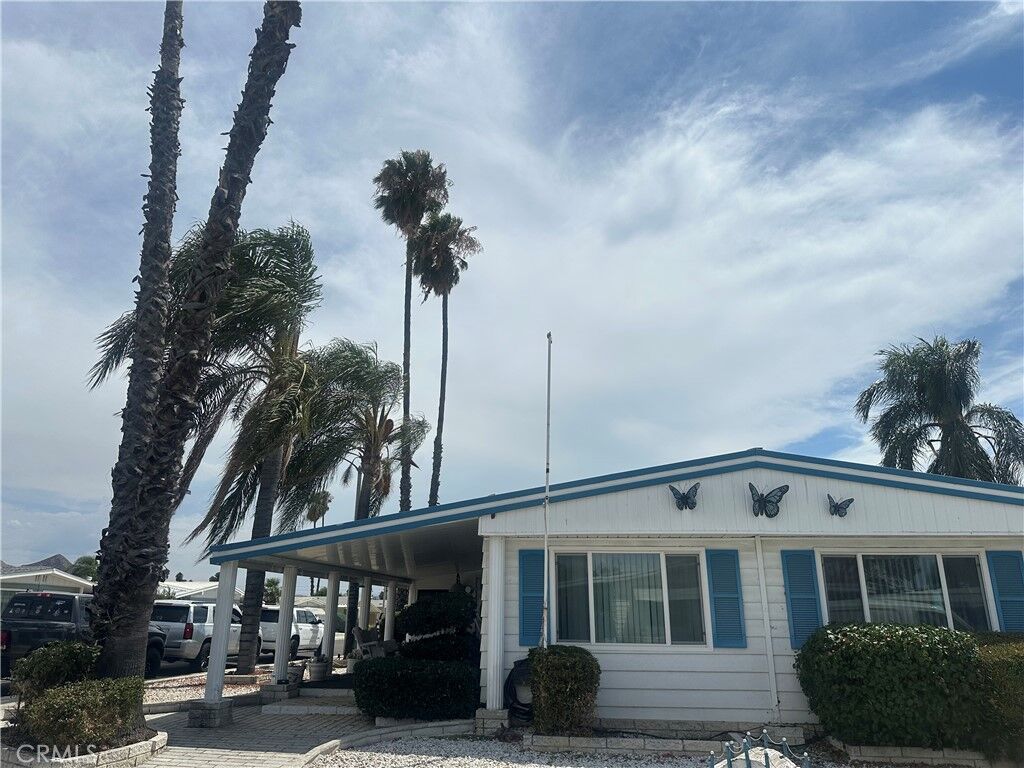 Property Photo:  975 Vista Grande Drive  CA 92543 