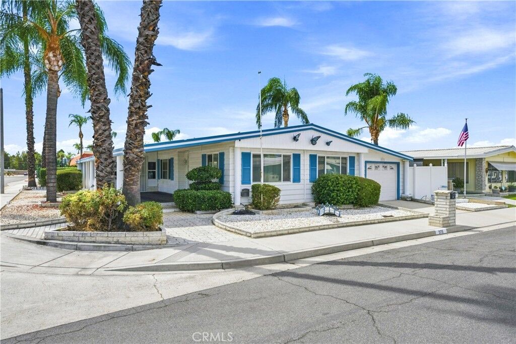 Property Photo:  975 Vista Grande Drive  CA 92543 