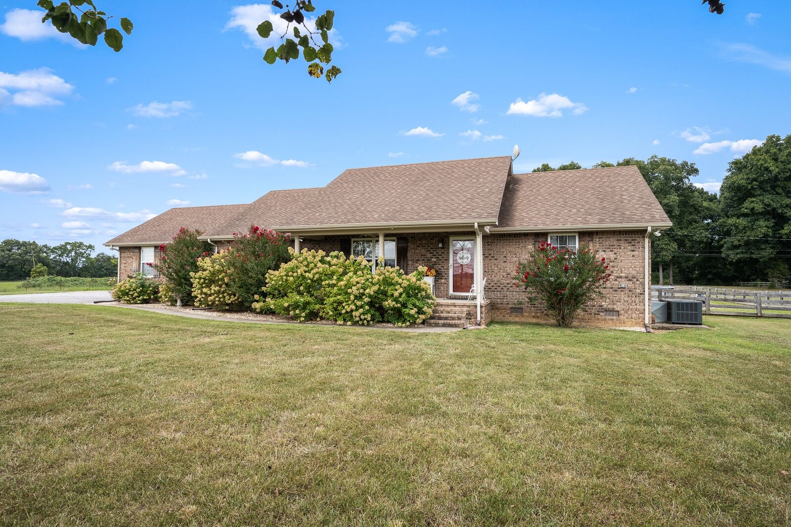 Property Photo:  223 Rich Rd  TN 37180 
