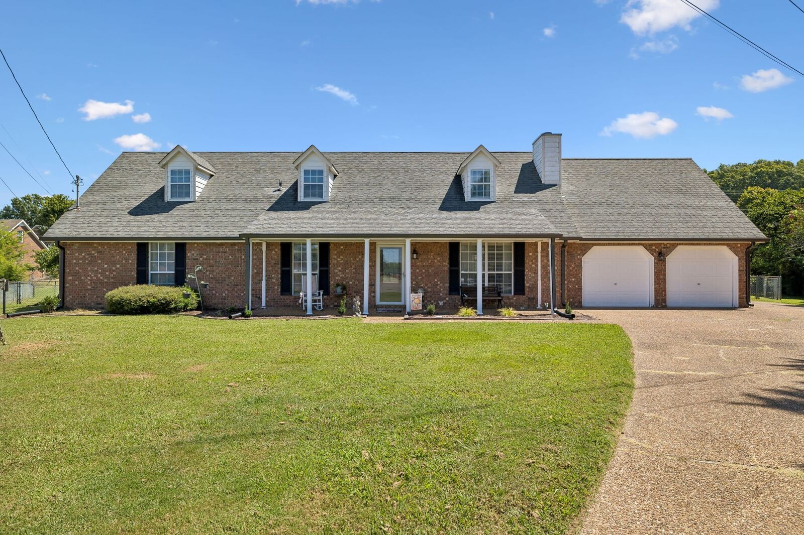 Property Photo: 512 Decherd Ln TN 37167