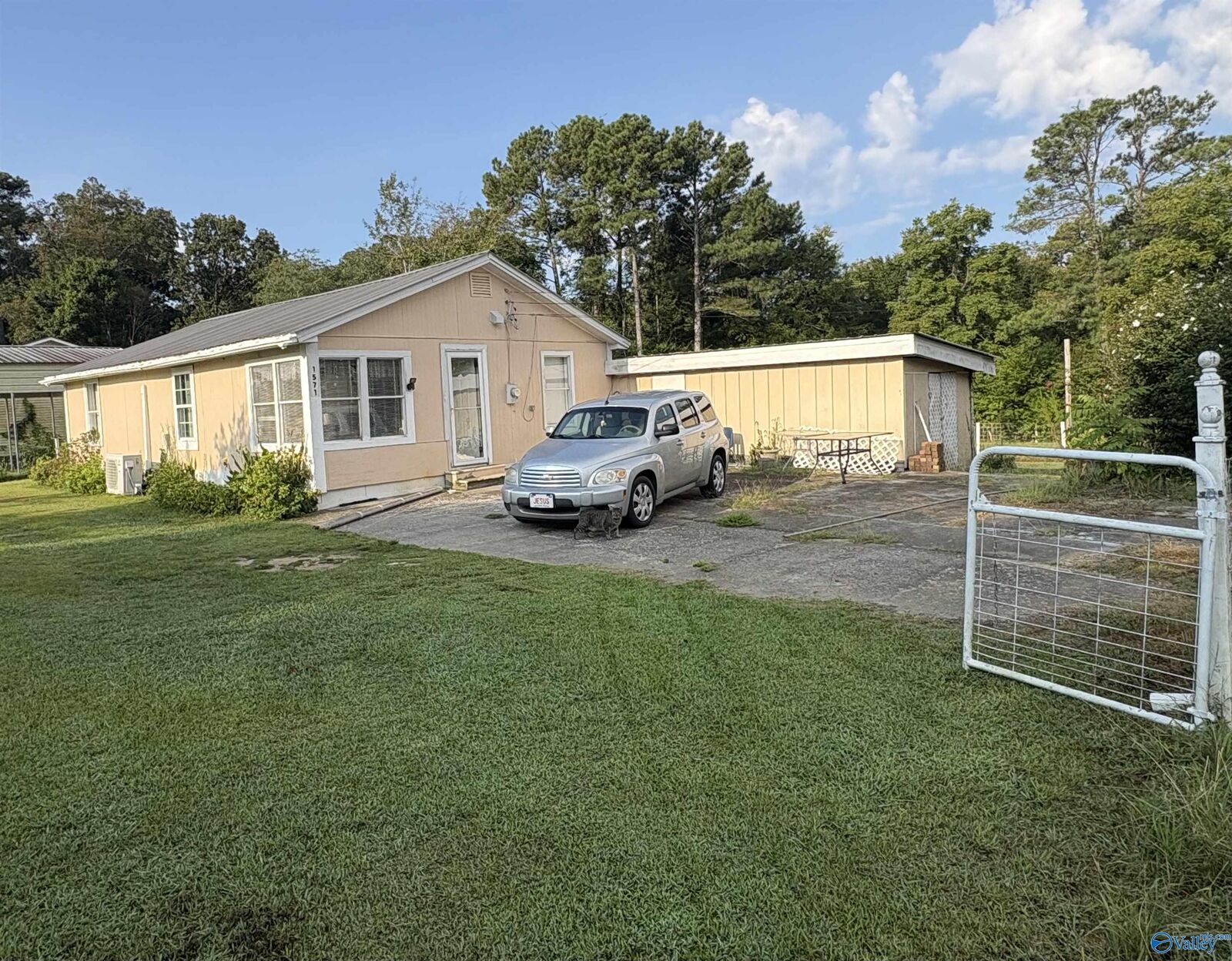 Property Photo: 1571 Snow Point Road AL 35976