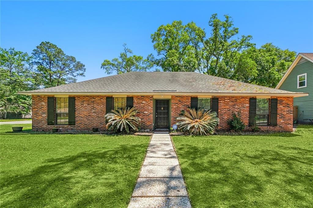 Property Photo: 290 W Essex Drive LA 70461
