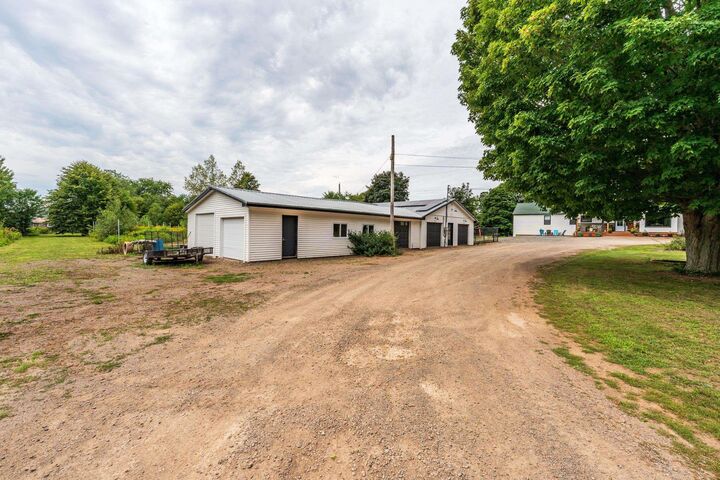 Property Photo: 997 Maple Avenue NS B0P 1C0