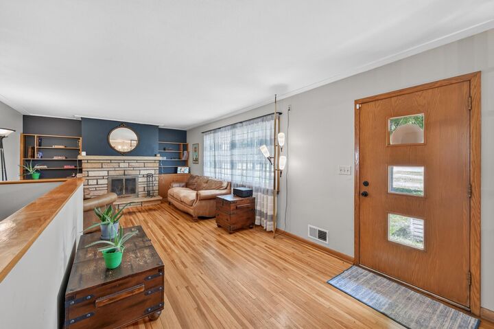 Property Photo: 816 8th Street MN 55024