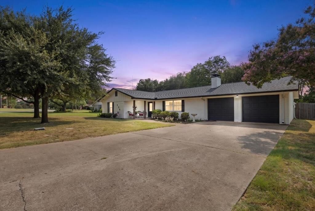 Property Photo: 304 E Hideaway Lane TX 75771