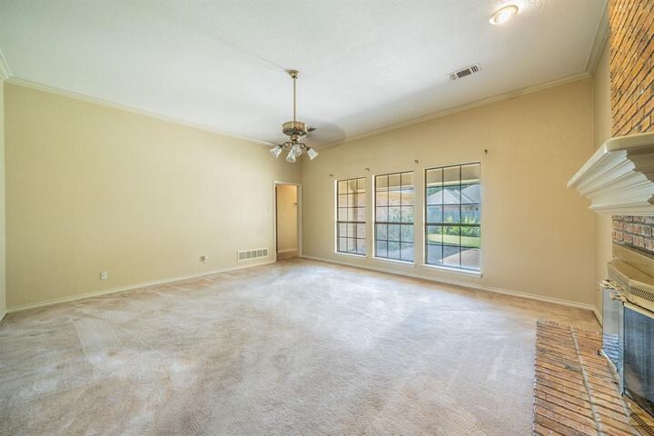 Property Photo:  529 Winston Street  TX 75052 