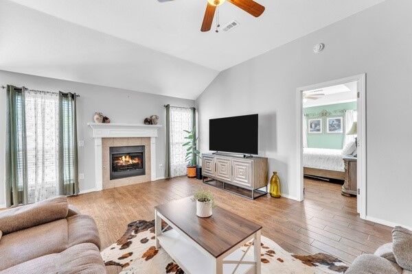 Property Photo:  1006 E Longview Drive  AR 72756 