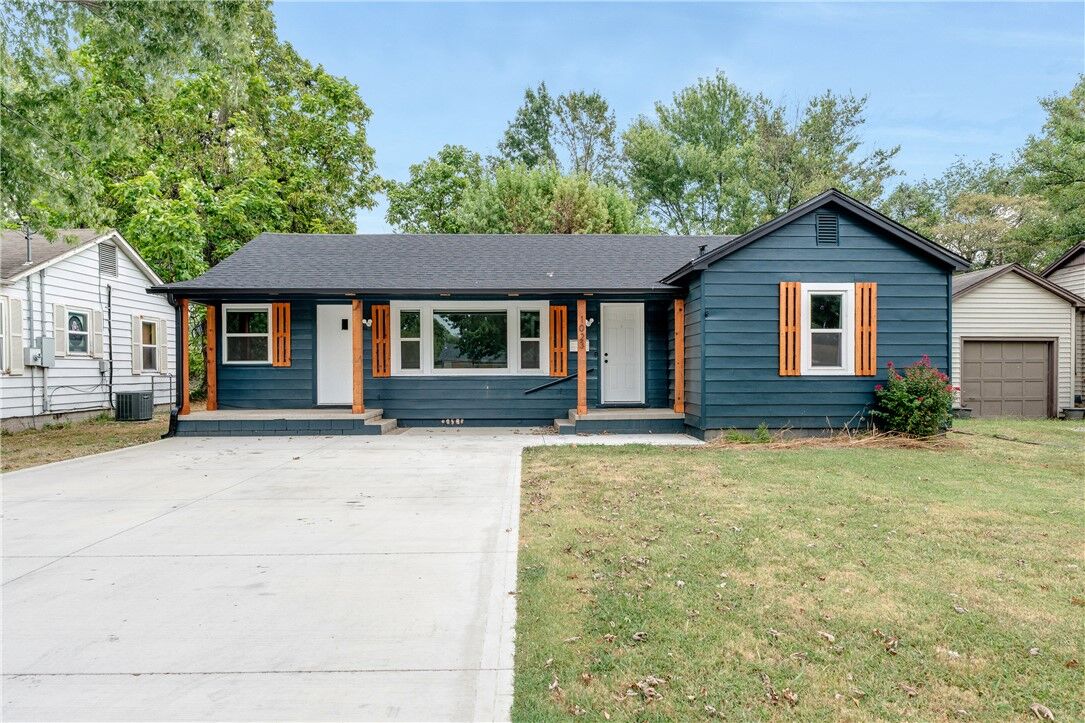 Property Photo: 1023 Lowell Road AR 72764