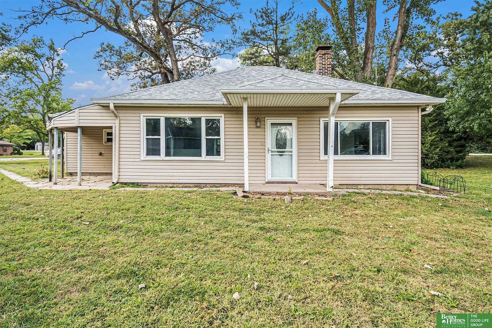 Property Photo:  102 Oak Lane  NE 68003 