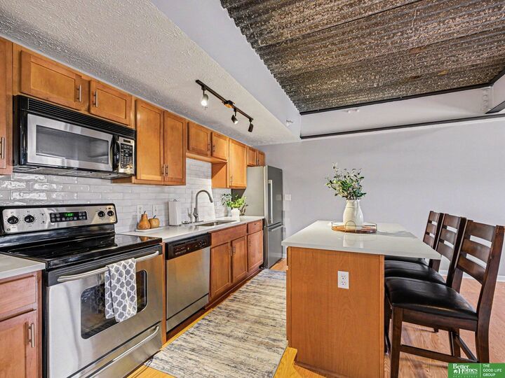 Property Photo:  105 N 31st Avenue 501  NE 68131 