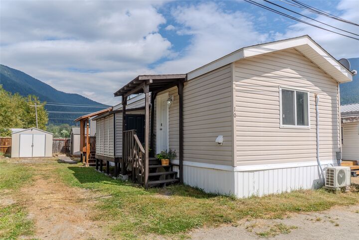 Property Photo: 606 Edward Street 10 BC V0E 2S0