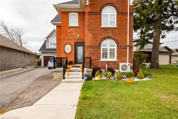 Property Photo: 169 Mount Pleasant Street ON N3T 1T6