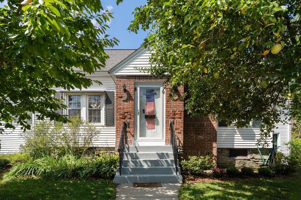 Property Photo:  8 Cardinal  MA 01602 