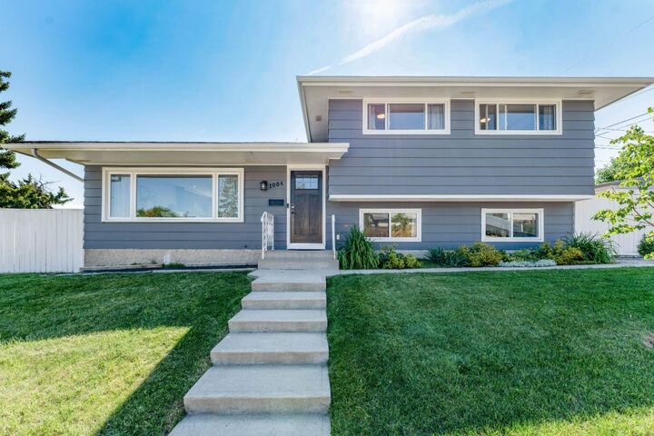 Property Photo: 1004 Huntercove Place NW AB T2K 4S3