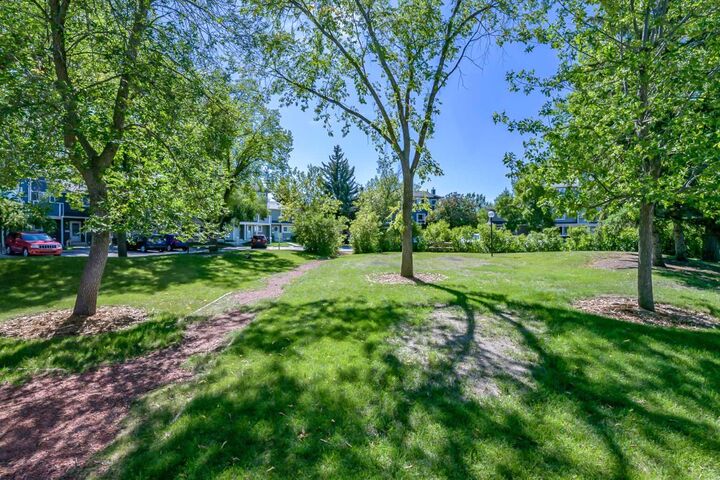 Property Photo: 200 Shawnessy Drive SW 76 AB T2Y 1G8