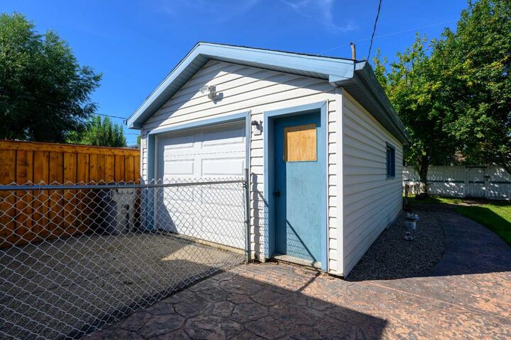 Property Photo: 9630 91B Avenue AB T8V 0H2