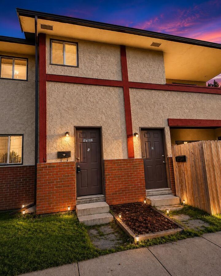 Property Photo: 1702 35 Street SE 3 AB T2A 1B5