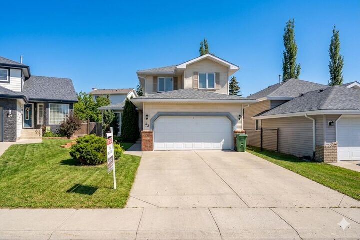Property Photo: 63 Hawkmount Green NW AB T3G 3T9