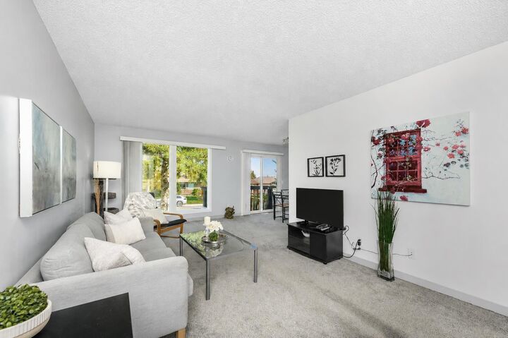 Property Photo: 48 Bermuda Court NW AB T3K 1H3