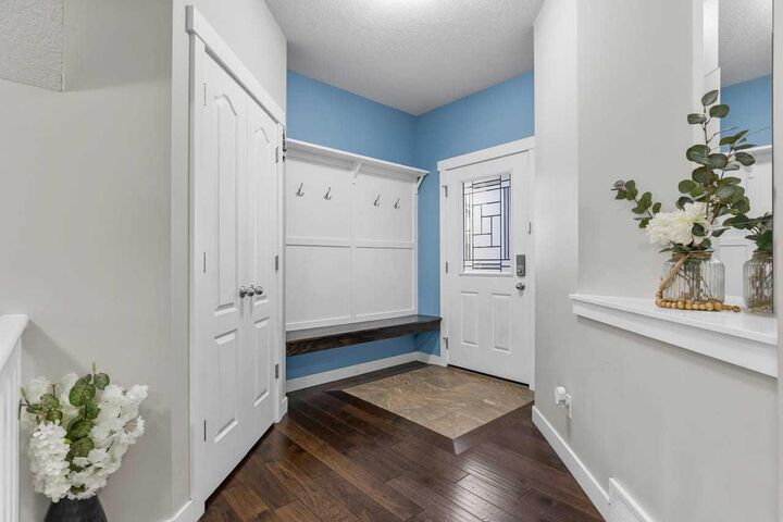Property Photo:  116 Kingsbury Close SE  AB T4A 0R4 