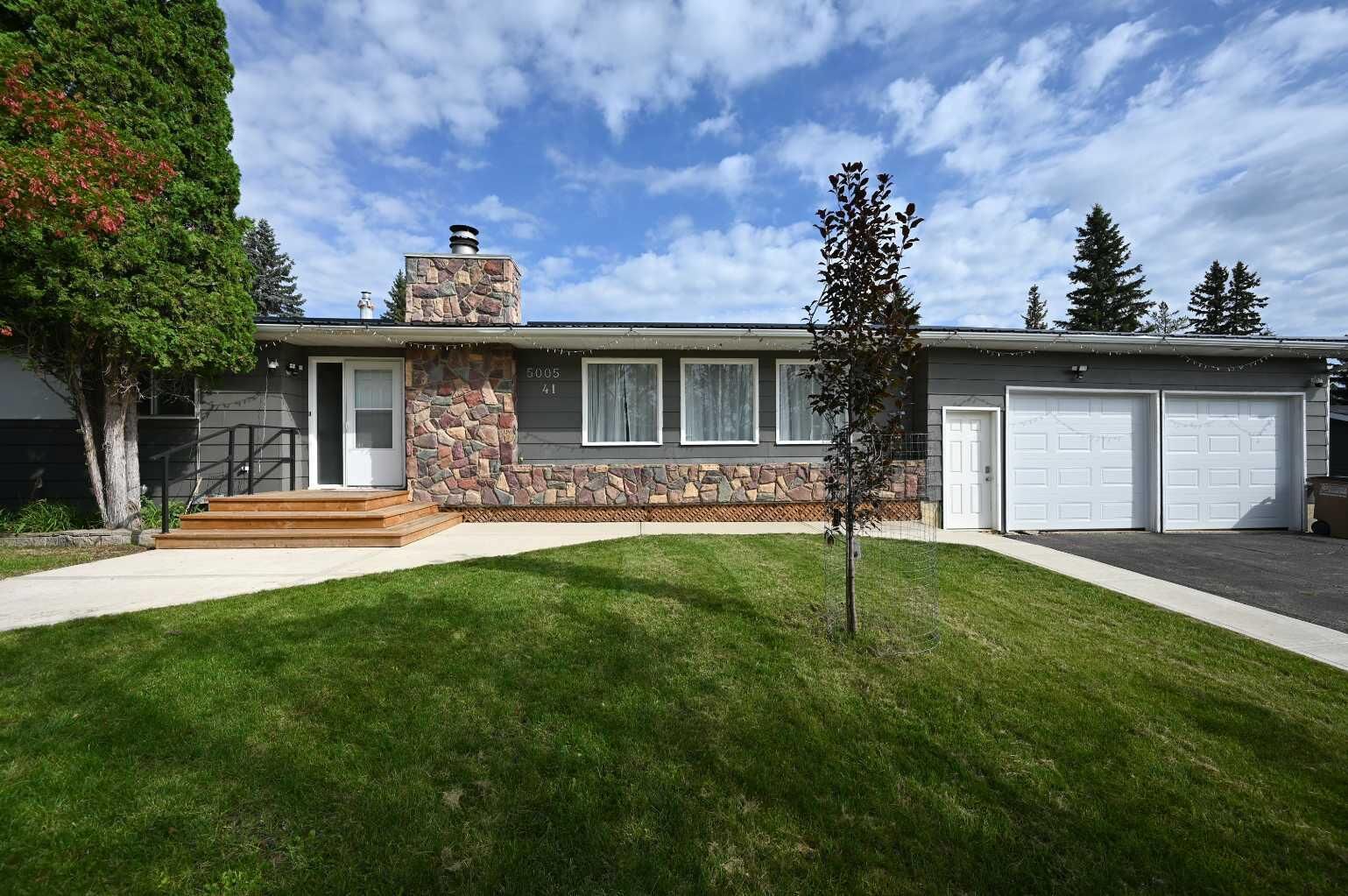 Property Photo:  5005 41 Avenue  AB T9S 1J4 