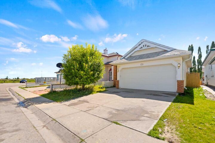 Property Photo: 139 Los Alamos Place NE AB T1Y 7J3