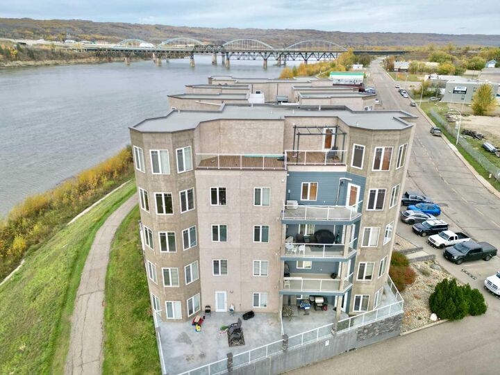 Property Photo:  9810 94 Street 202  AB T8S 0A1 