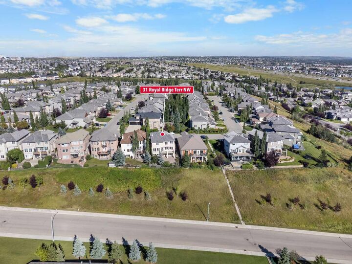 Property Photo: 31 Royal Ridge Terrace NW AB T3G 5Y9