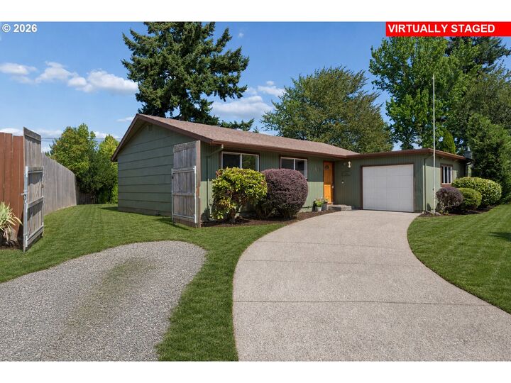 Property Photo:  12513 NE Russell St  OR 97230 