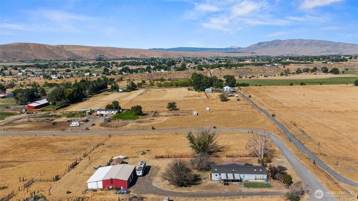 Property Photo: 10 Birdsdale Road WA 98942
