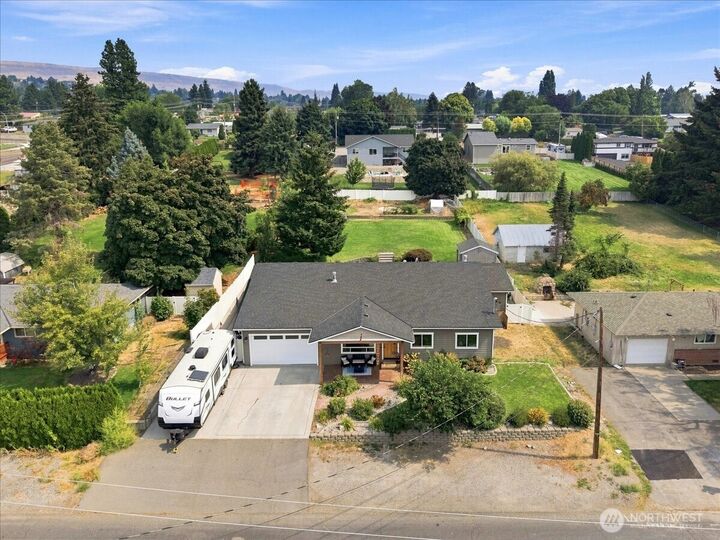 Property Photo: 471 N Iowa Avenue WA 98802