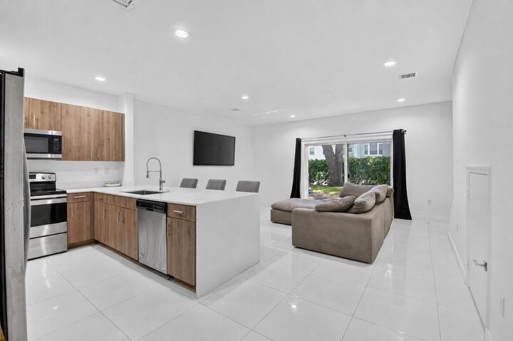 Property Photo:  1030 Crystal Way 103  FL 33444 