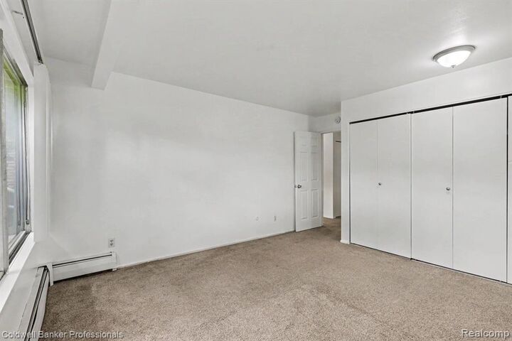 Property Photo: 207 Ballard St Street 101 MI 48197