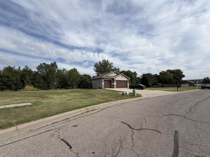 Photo de la propriété:  814 N Homestead Dr  KS 67152 