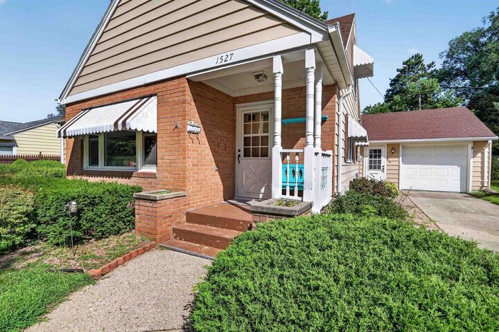 Property Photo: 1527 Highland Avenue WI 53511