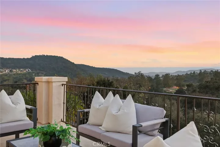 Property Photo:  19 Via Soria  CA 92673 