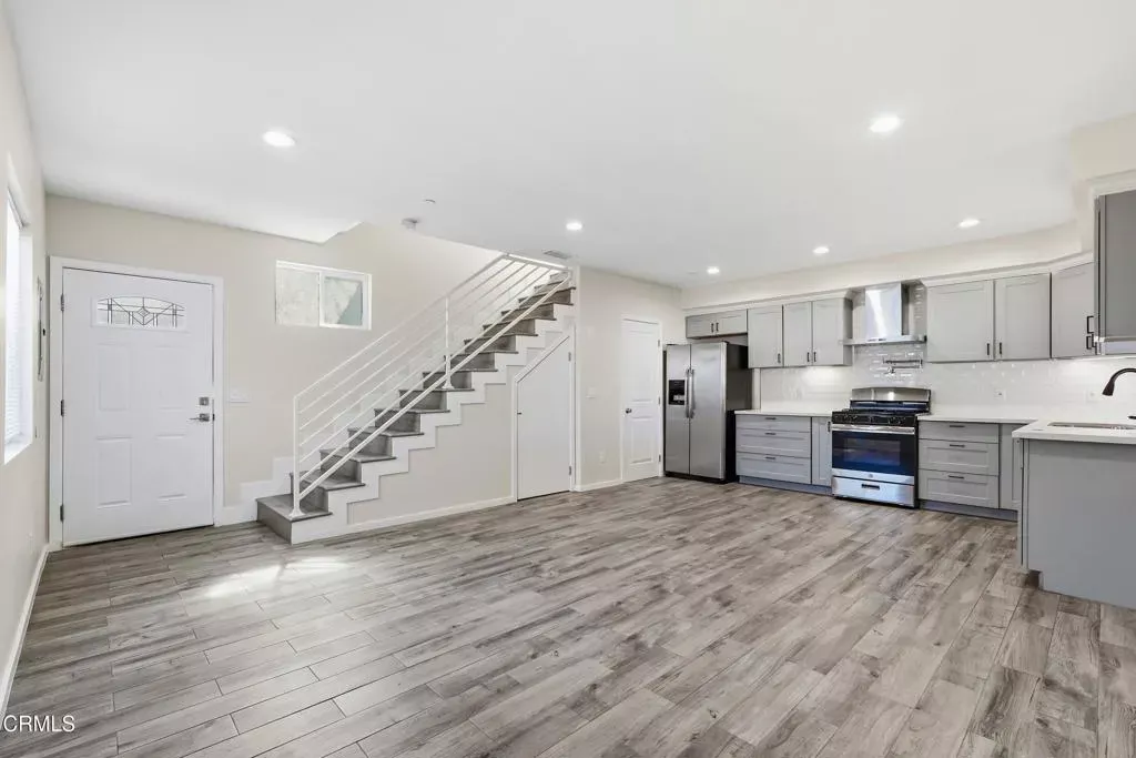 Property Photo:  6721 Vineland Avenue  CA 91606 