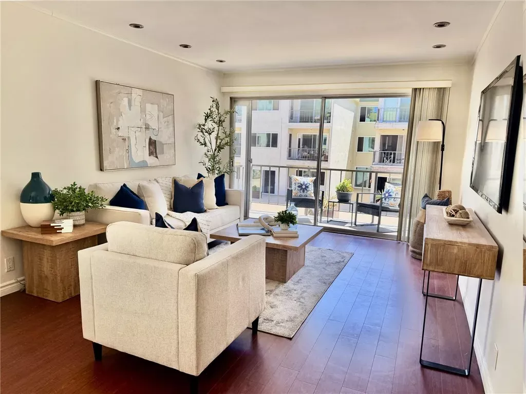 Property Photo: 1600 Ardmore 229 CA 90254