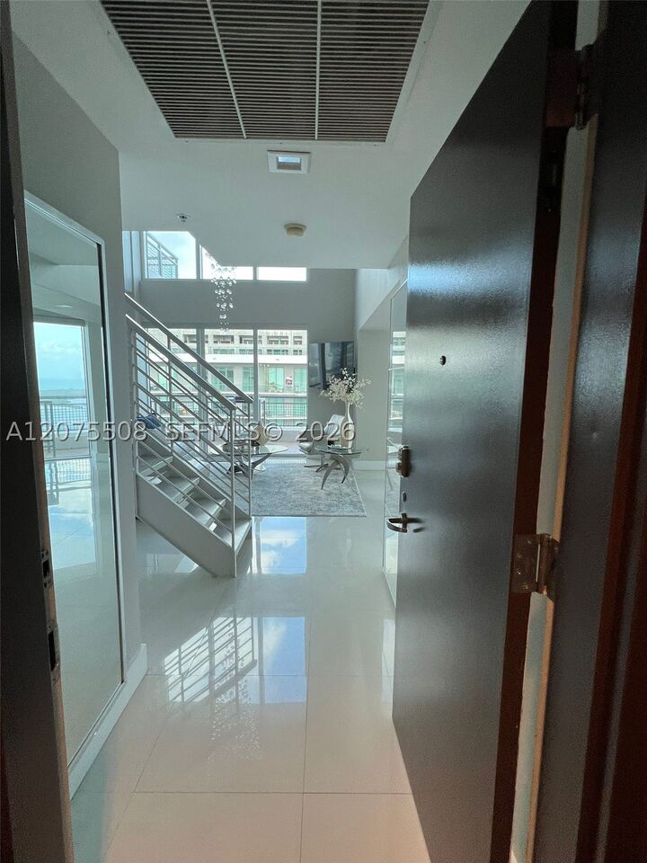 Property Photo:  60 SW 13th St 5210  FL 33130 