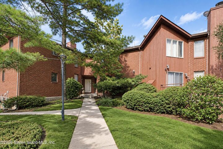 Property Photo:  1440 Forest Hill Road 4  NY 10314 
