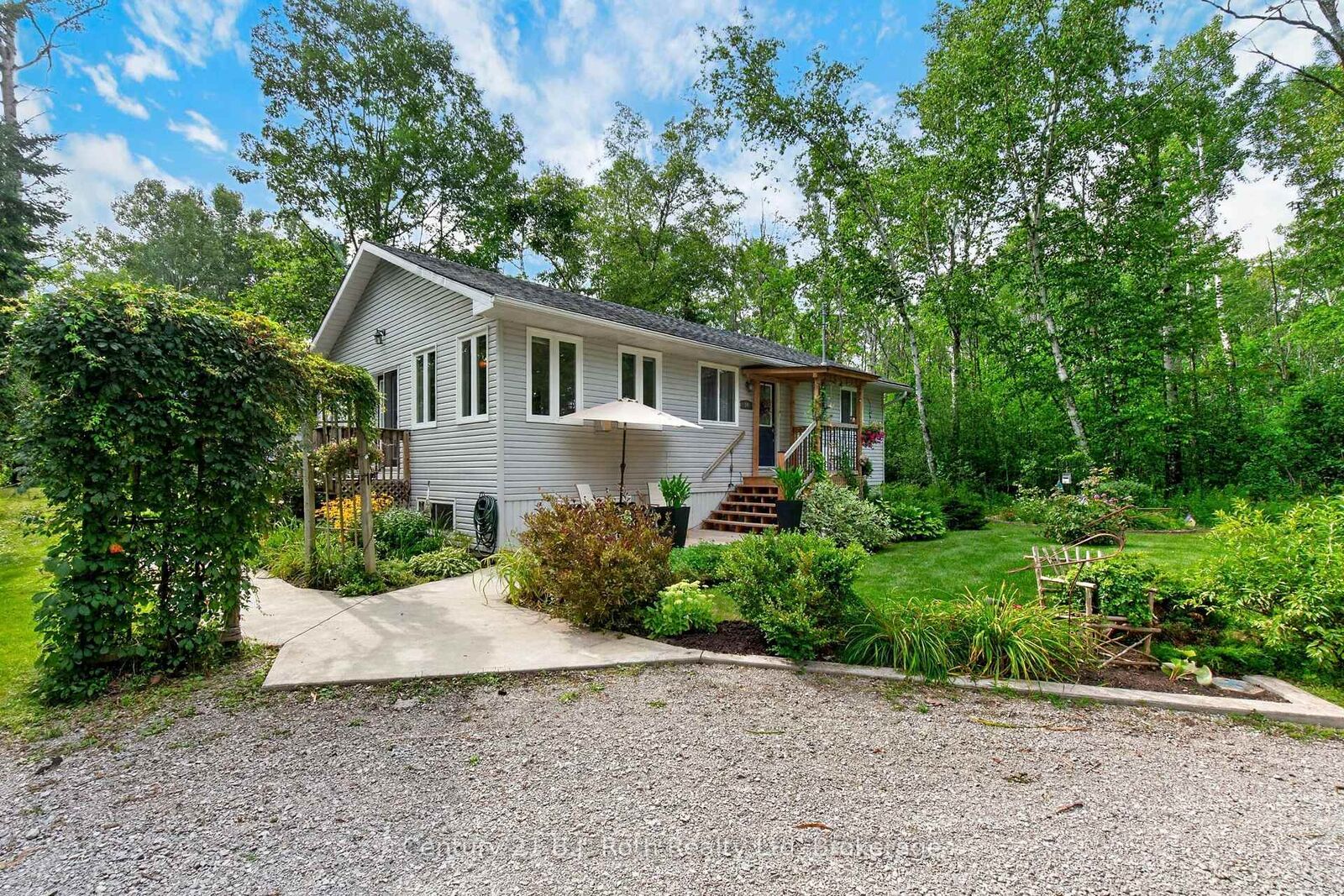 Property Photo: 24 Crescent Drive ON L0K 2A0
