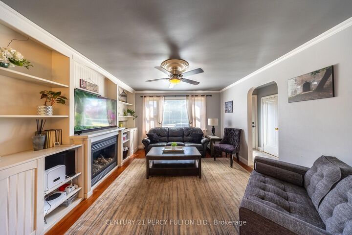 Photo de la propriété:  816 Simcoe Street N  ON L1G 4V8 