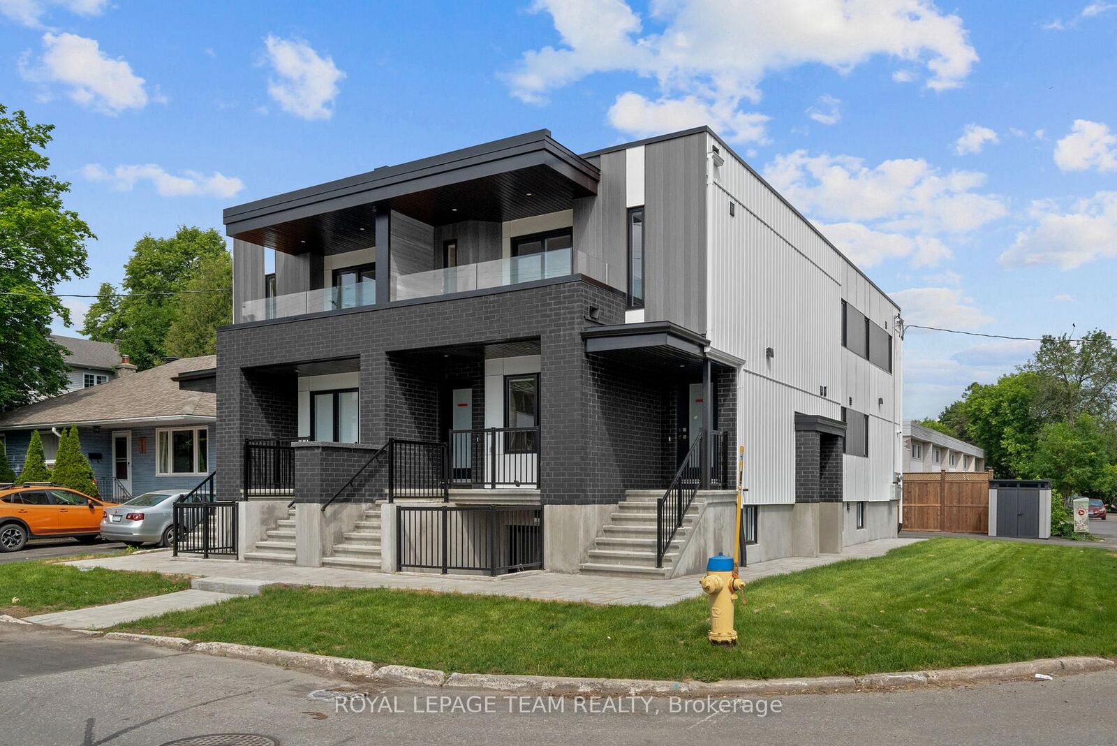 Property Photo: 1231 Shillington Avenue C ON K1Z 7Z9