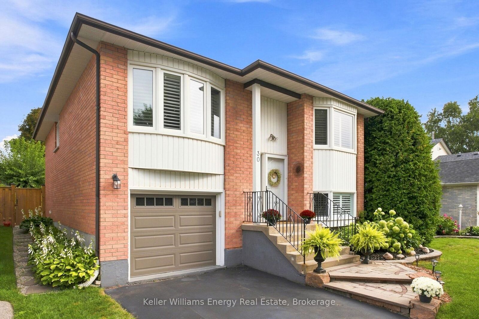 Property Photo: 30 Alderbrook Drive ON L1E 1Z6